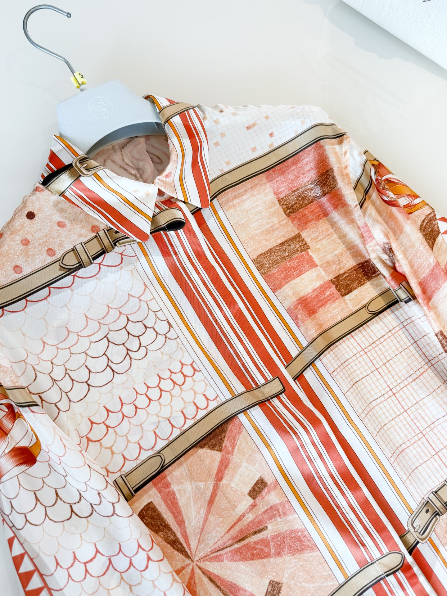 HERMES Женская рубашка из шелка HERMES Женская рубашка из шелка