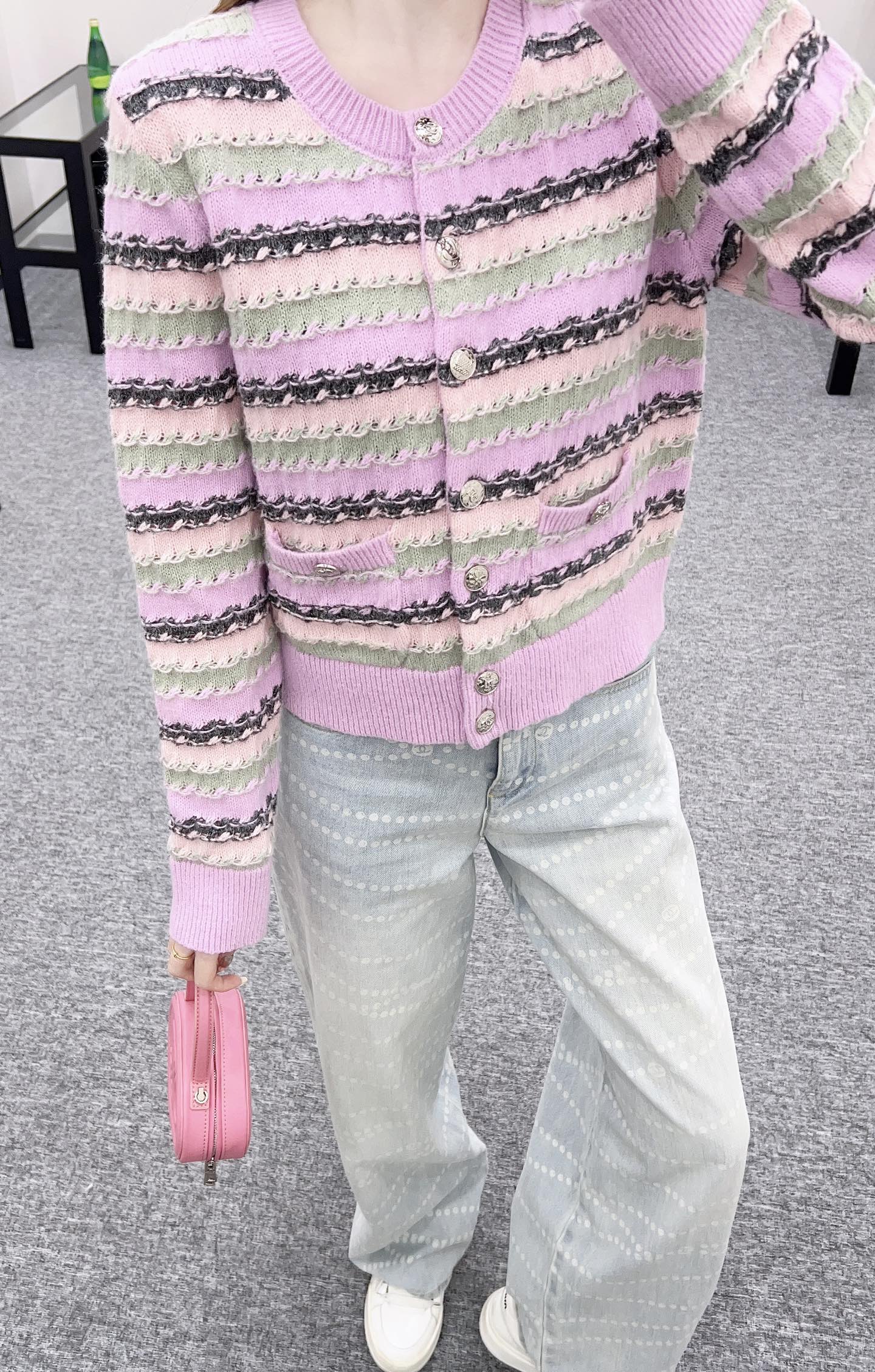 CHANEL Женский кардиган из кашемира  CHANEL Женский кардиган из кашемира