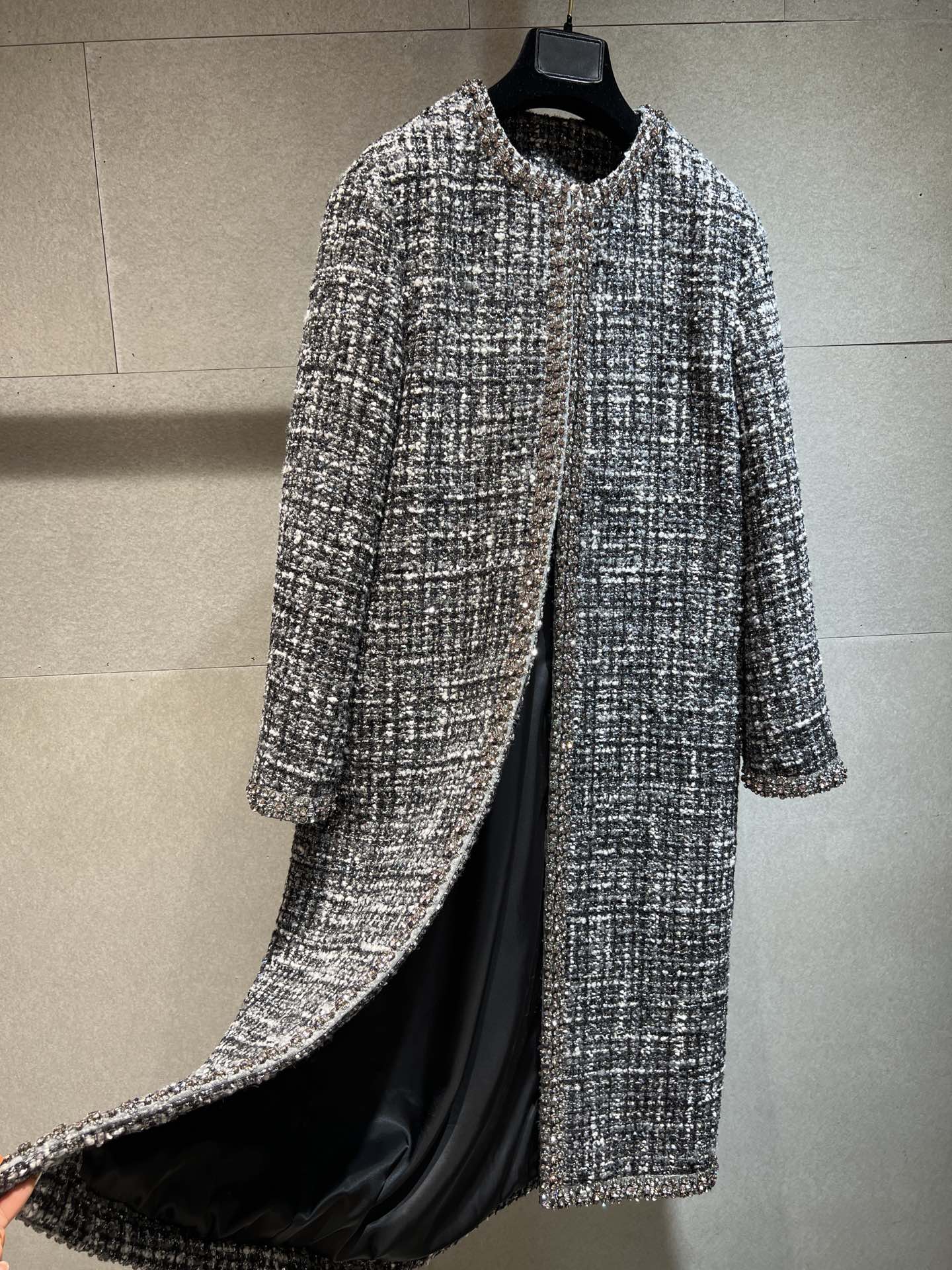 CHANEL Женское пальто из шерстяного твида CHANEL Женское пальто из шерстяного твида