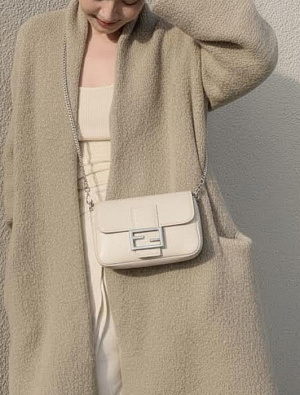 FENDI Женская сумка из телячьей кожи 