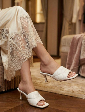 BOTTEGA VENETA Женские босоножки 