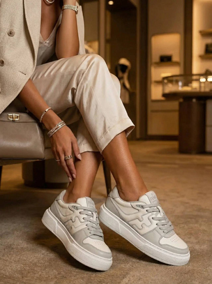 FENDI Женские кроссовки Match