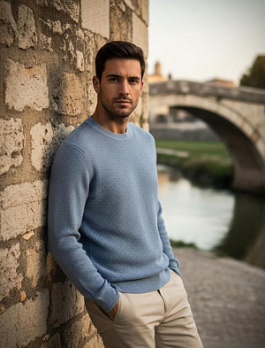 BRIONI Мужской свитер пастельно‑голубого цвета