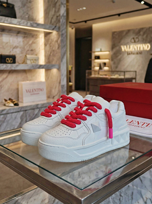 VALENTINO Женские кроссовки One Stud XL