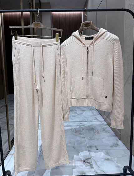 LORO PIANA Женский костюм из шерсти и кашемира 