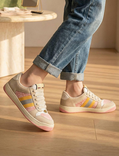 GUCCI Женские кроссовки с розовой монограммой