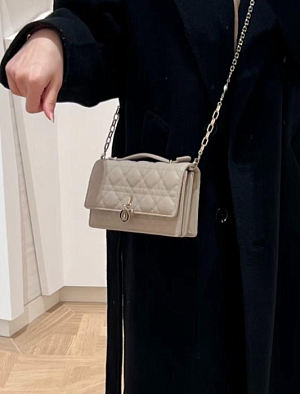 CHRISTIAN DIOR Женская кожаная сумка Miss Dior