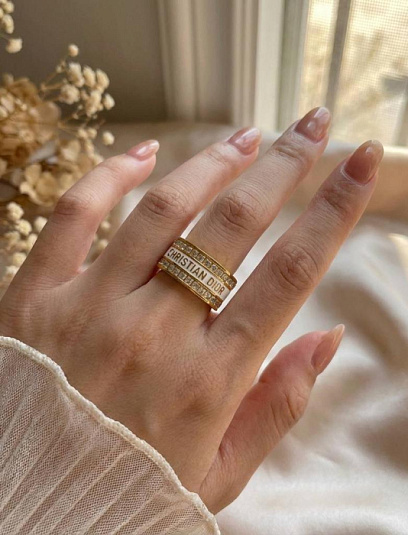 CHRISTIAN DIOR Женское кольцо золотистое с белой эмалью и камнями Swarovski