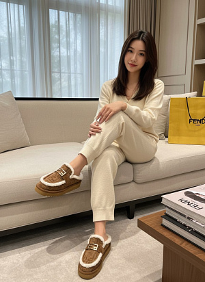 FENDI Женские тапки Baguette из шерсти и замши