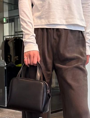 THE ROW Женская сумка из кожи ягнёнка 